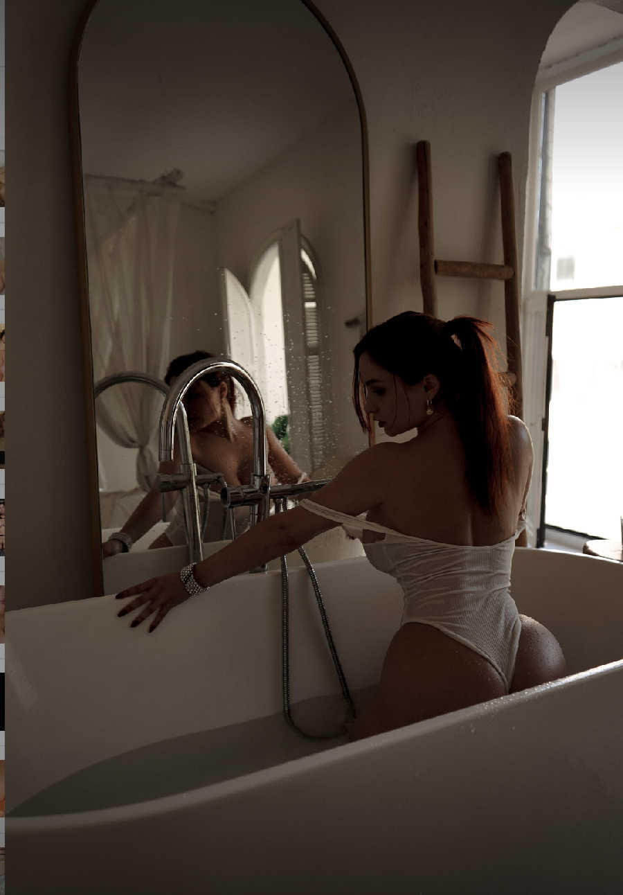 A playful frame from Miranda Faith nude — online in Dushanbe