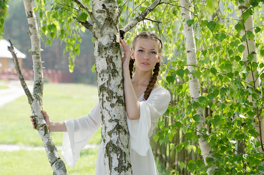 Women in Slavic costumes in Dushanbe