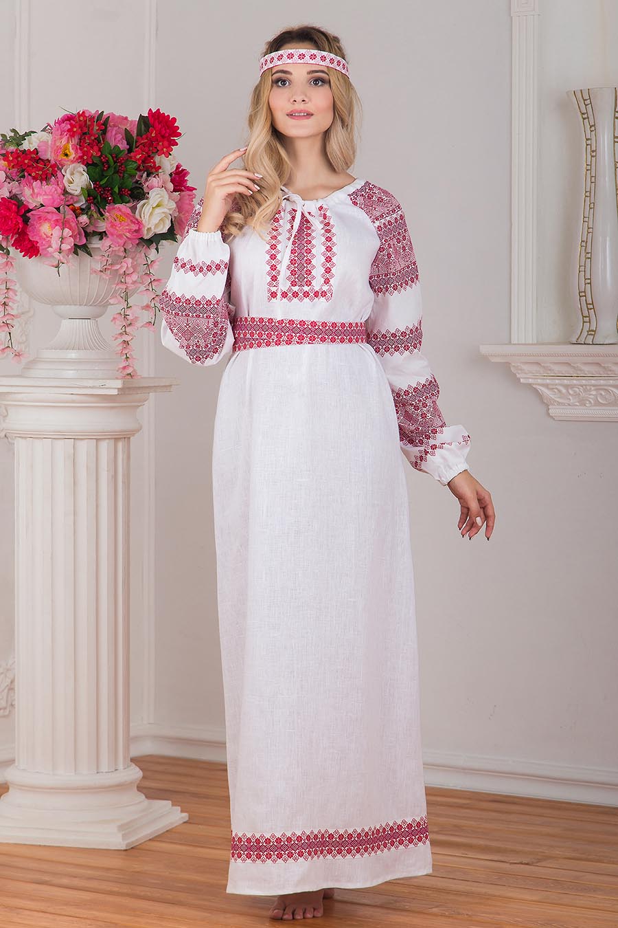 Women in Slavic costumes in Dushanbe