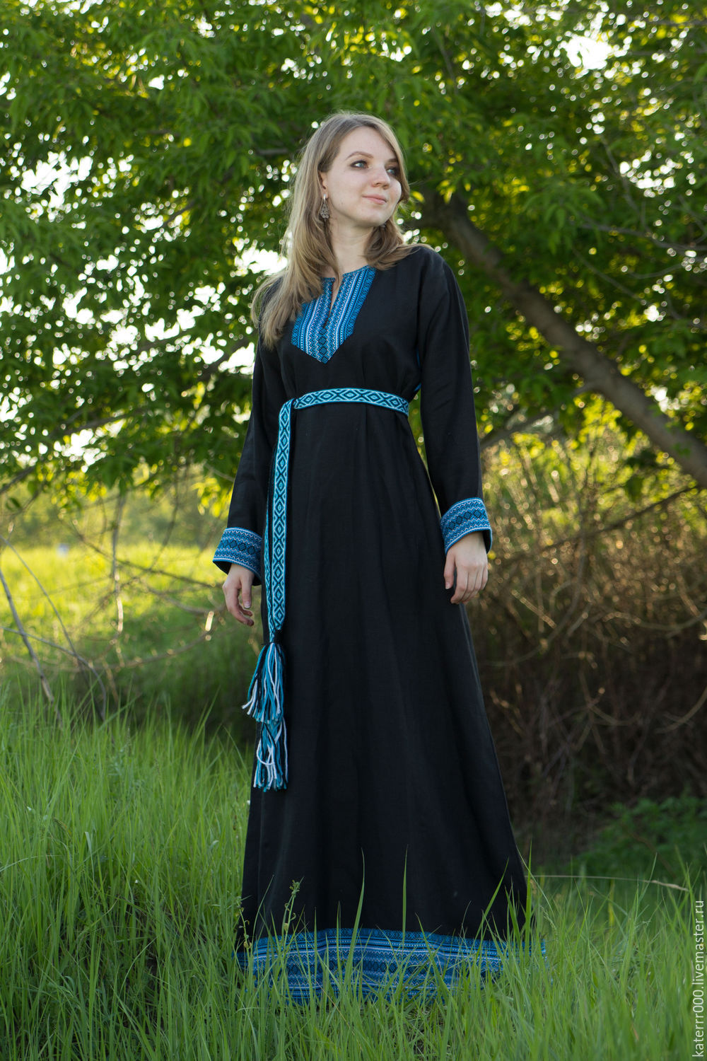 Women in Slavic costumes in Dushanbe