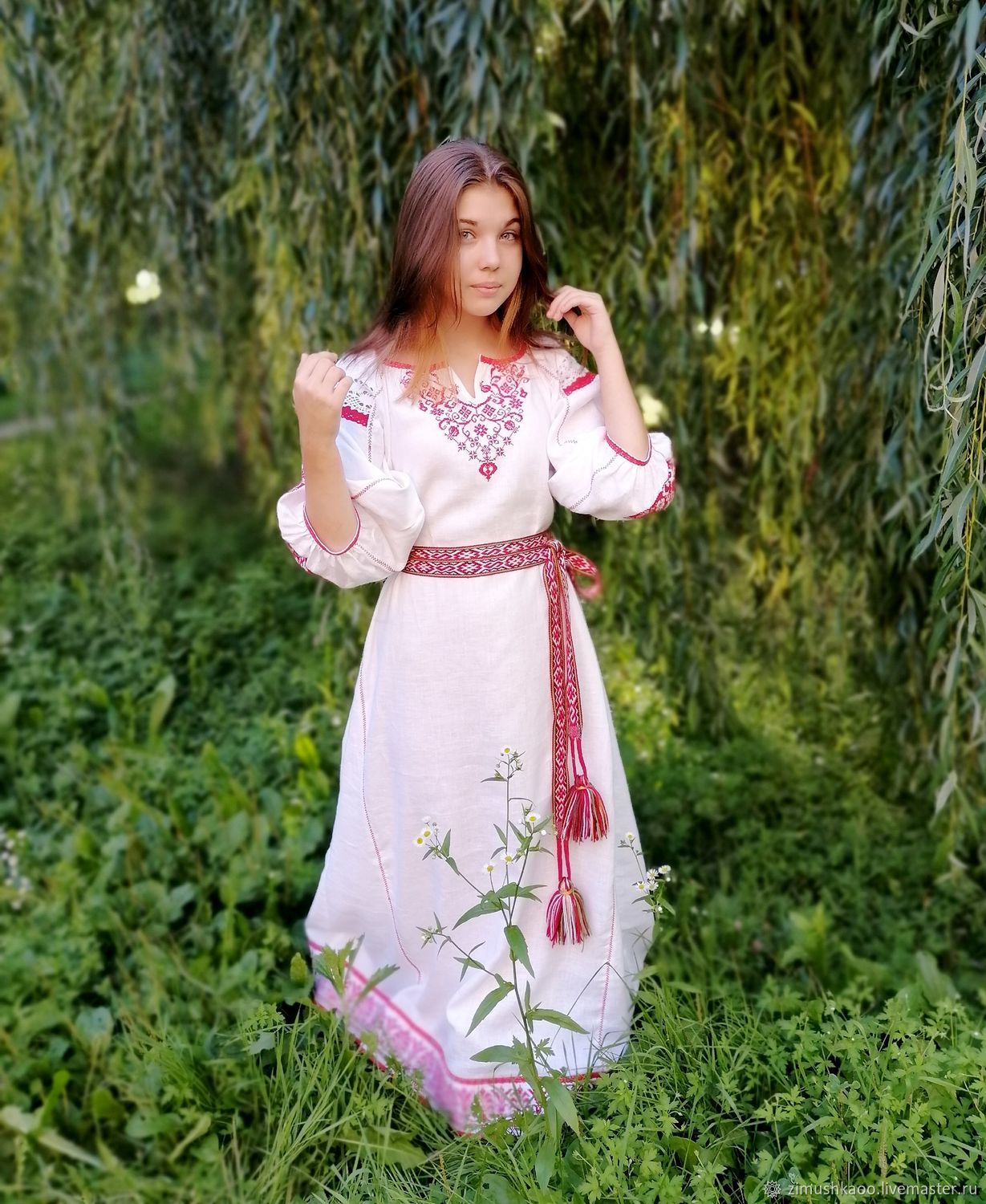 Girl Girls in Slavic costumes in Dushanbe